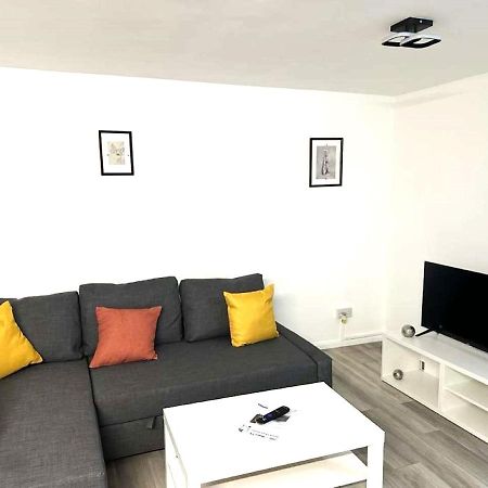 Stylish Apartment At Carlton Grove London Kültér fotó