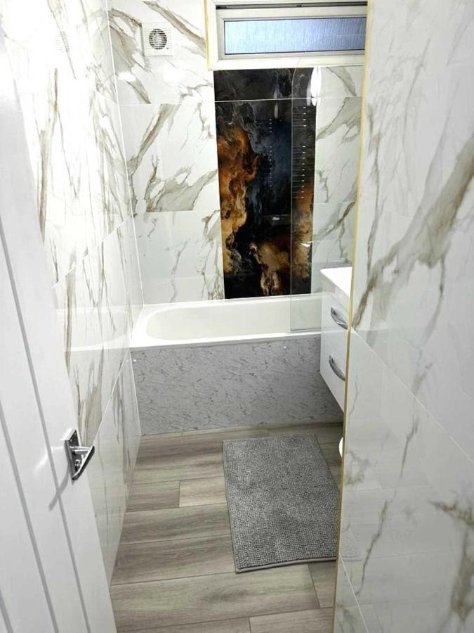 Stylish Apartment At Carlton Grove London Kültér fotó